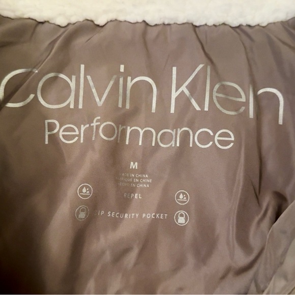 Calvin Klein Performance Sherpa Vest - Picture 6 of 7
